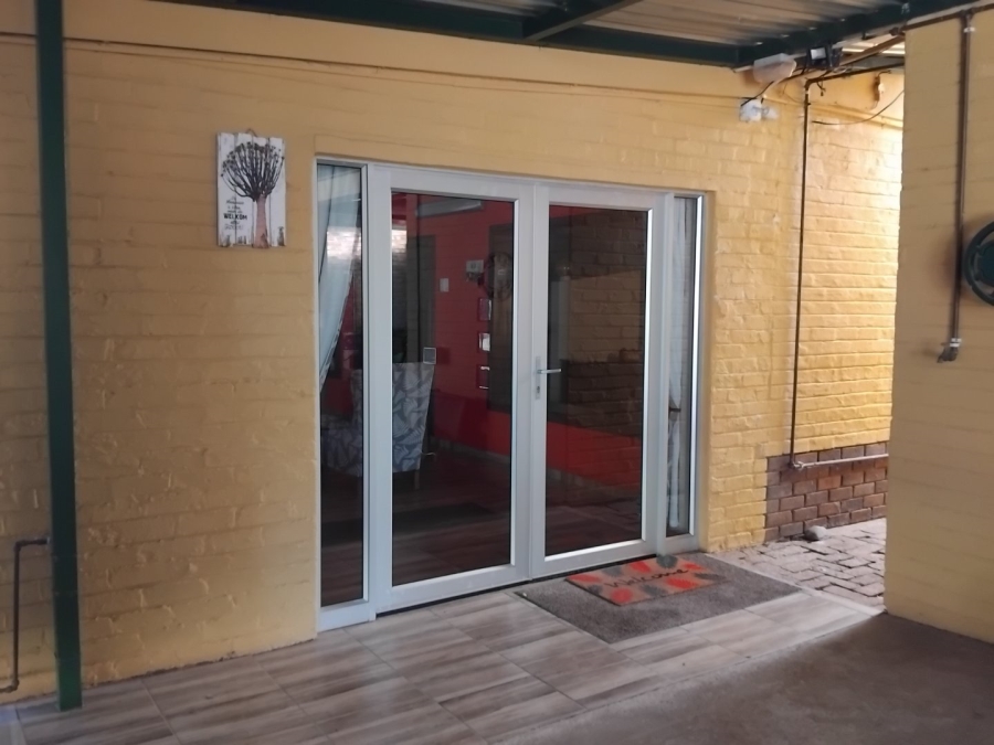 Commercial Property for Sale in Agricultural Holding 400 North West